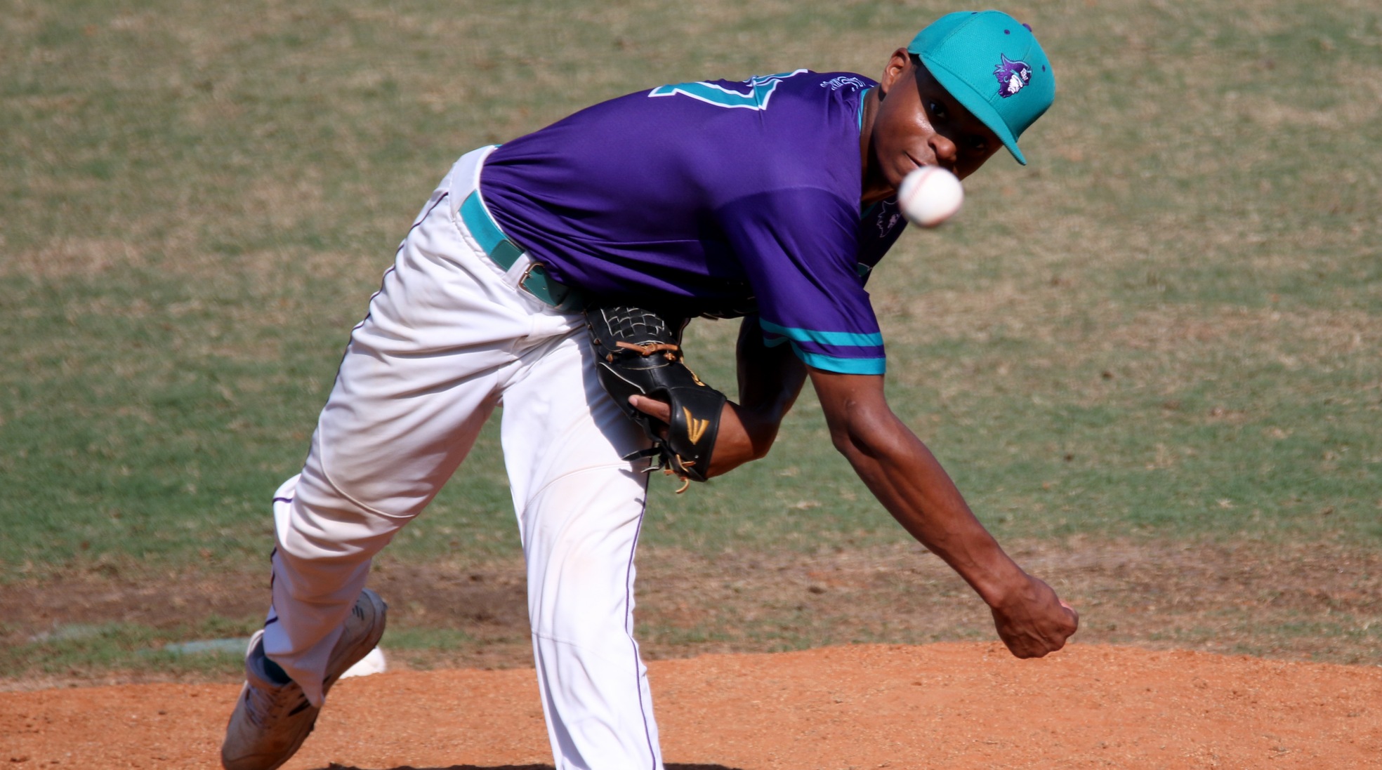 Bucs Win Pitcher's Dual Over Sharks