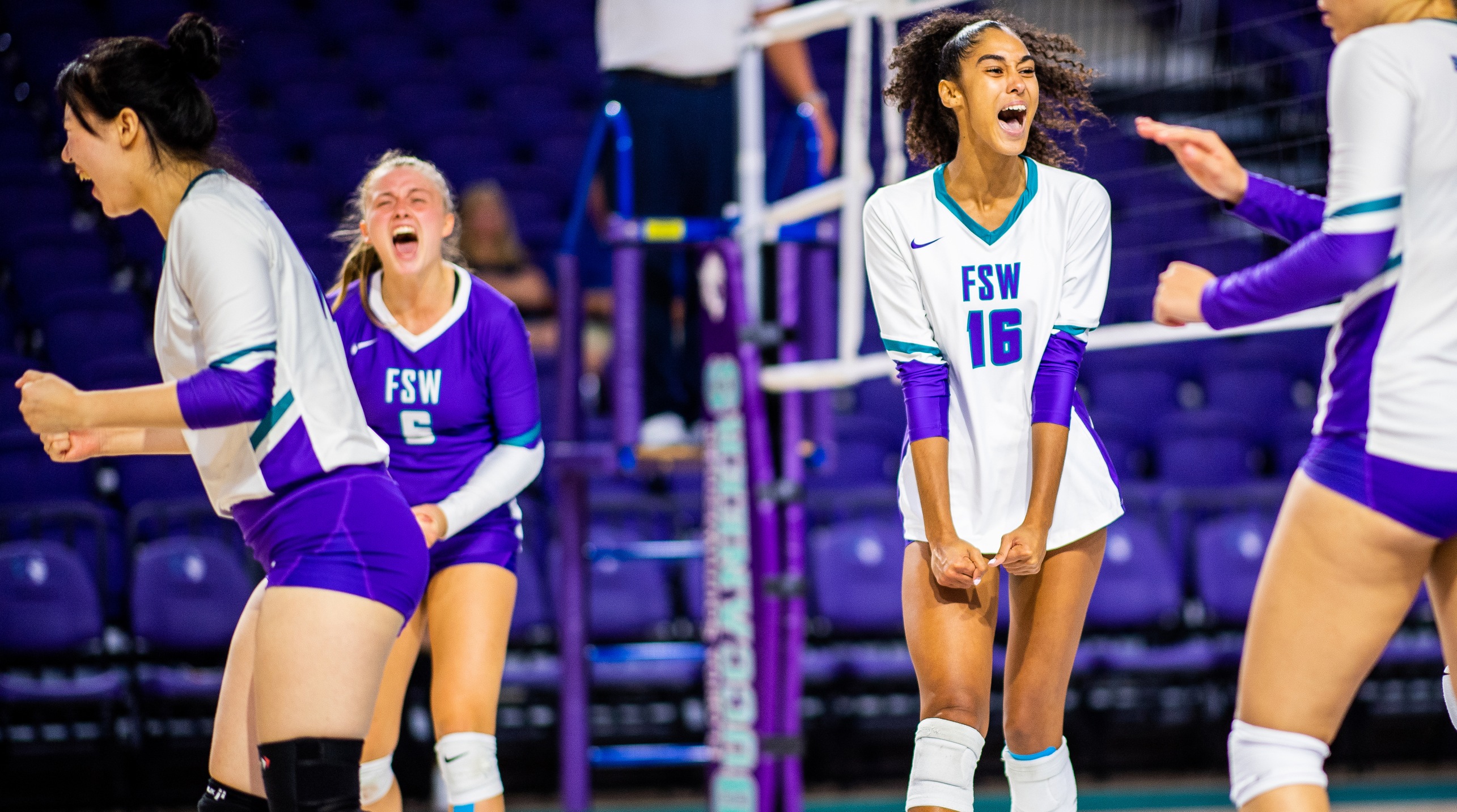 FSW celebrates a point in their five set win over #2 Miami Dade
Photo by Brad Young/BradYoungPhoto.com